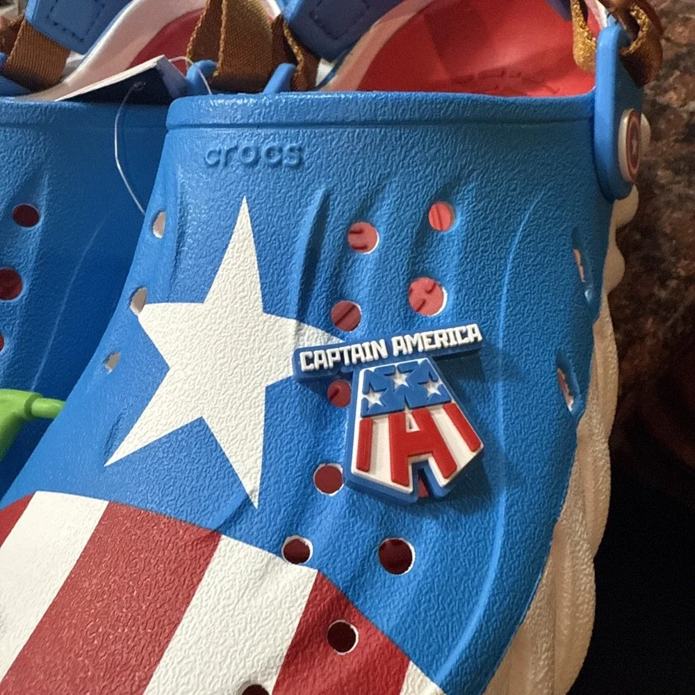 Marvel x Crocs Captain America Super‎ Hero Echo Clogs Kids Size J 6 NEW